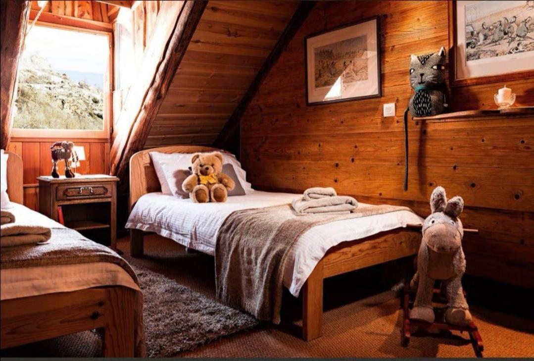 ブリアンソン Chez Bear Bed & Breakfast エクステリア 写真